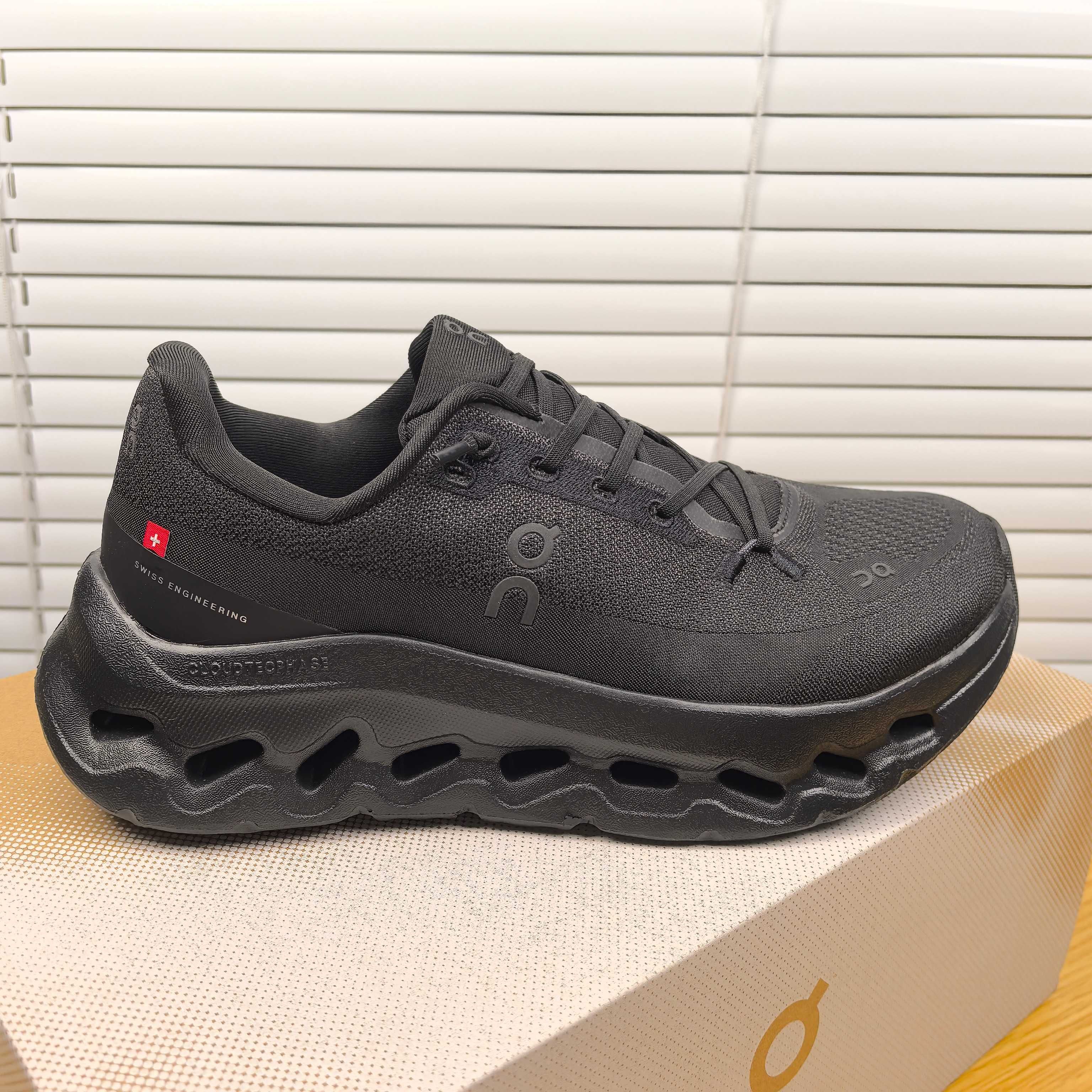 cloud tilt Men and women designer casual sneakers black and white shoes casual shoes sports running shoes lightweight and cushioned casual running shoes - 5 of 8